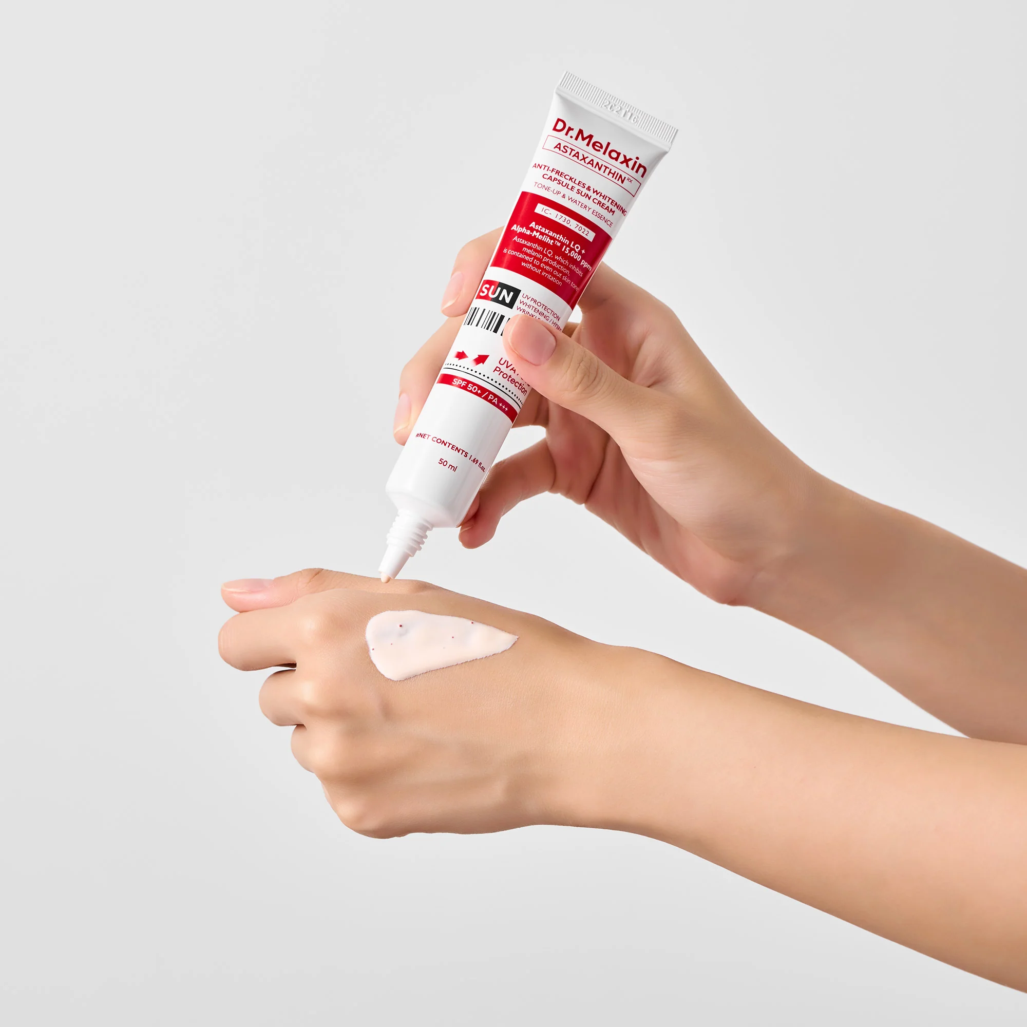 DR.MELAXIN Astaxanthin Anti-Freckles & Whitening Capsule Sunscreen SPF50+ / PA+++ - Tonujący krem z filtrem na przebarwienia 50 ml - Image 4