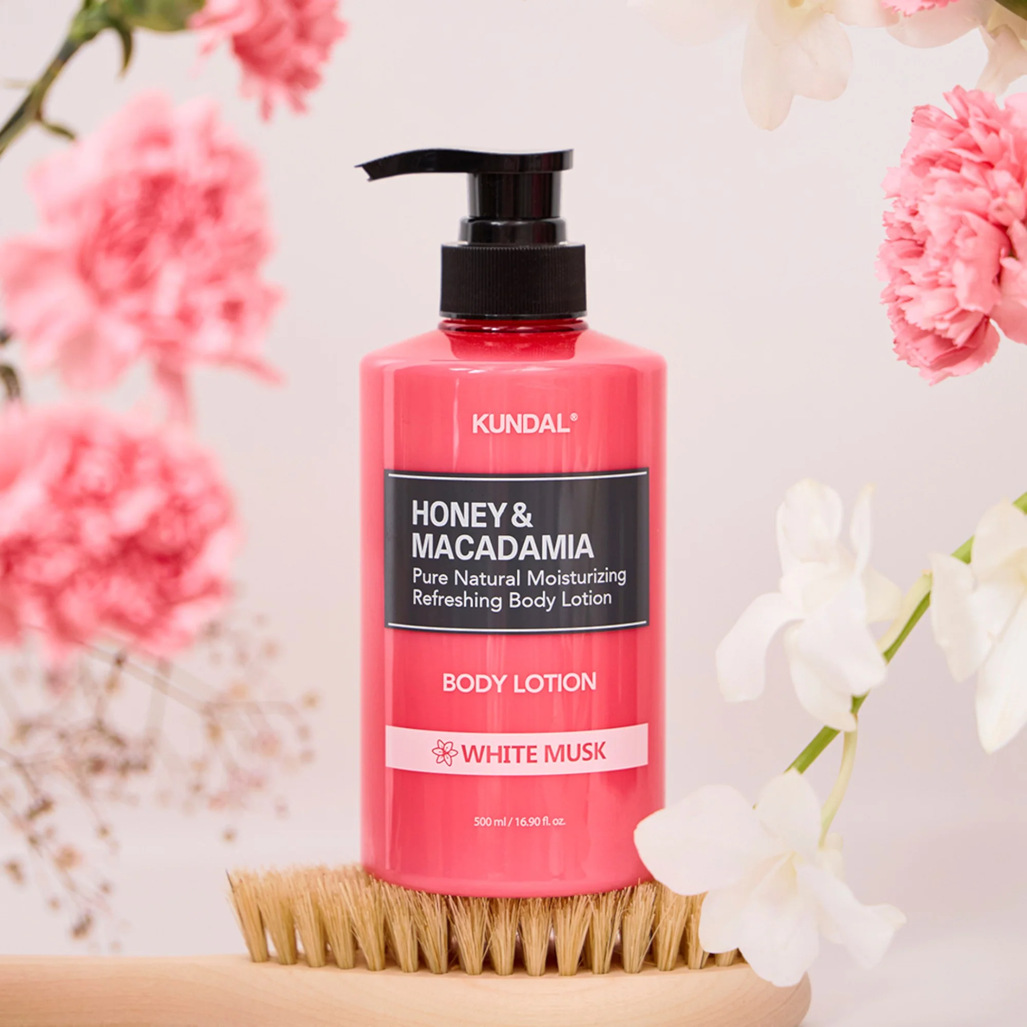 KUNDAL HONEY & MACADAMIA Nawilżający balsam do ciała White Musk 500 ml - Image 2