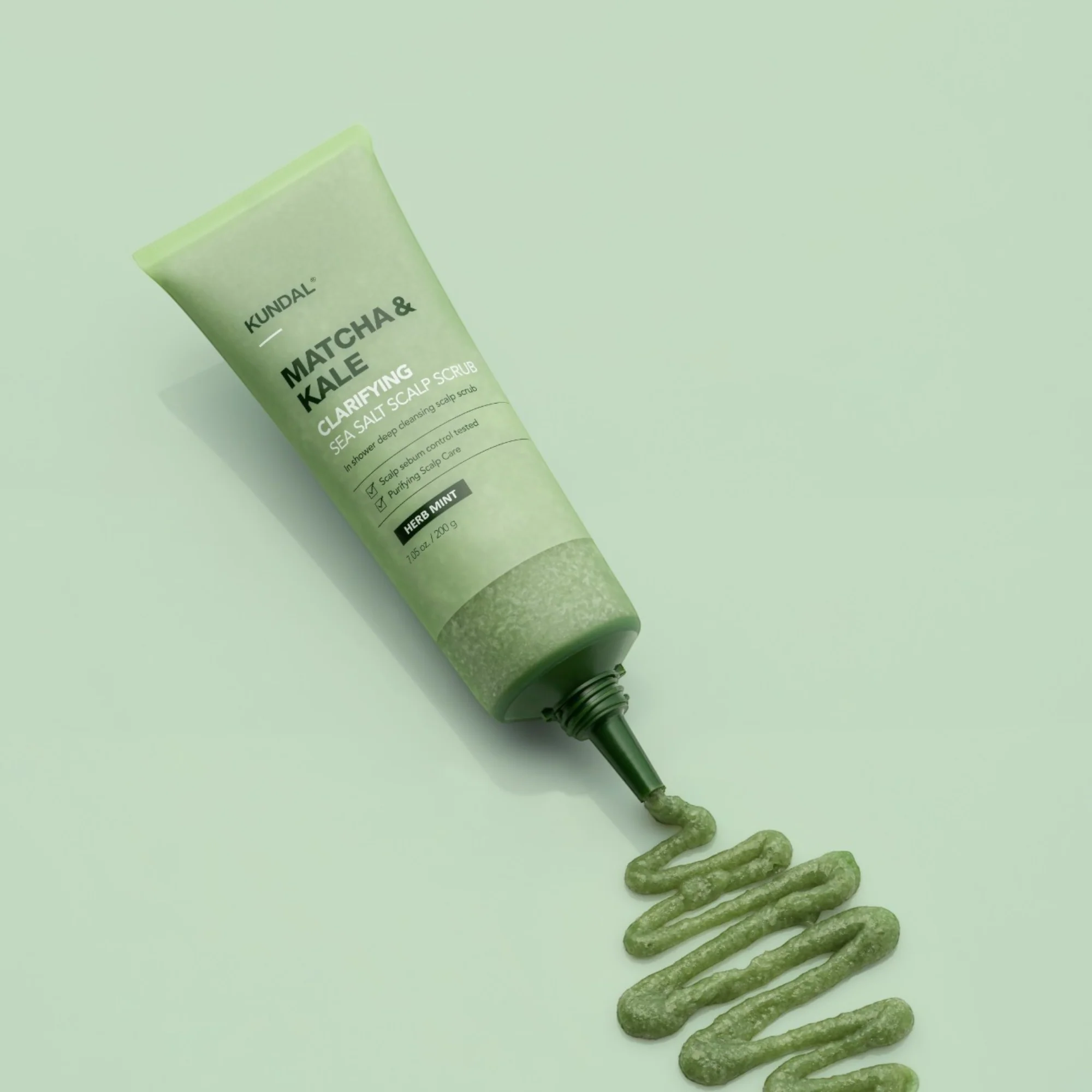 KUNDAL MATCHA&KALE CLARIFYING SEA SALT SCRUB Trychologiczny peeling do skóry głowy Herb Mint 200 g - Image 3