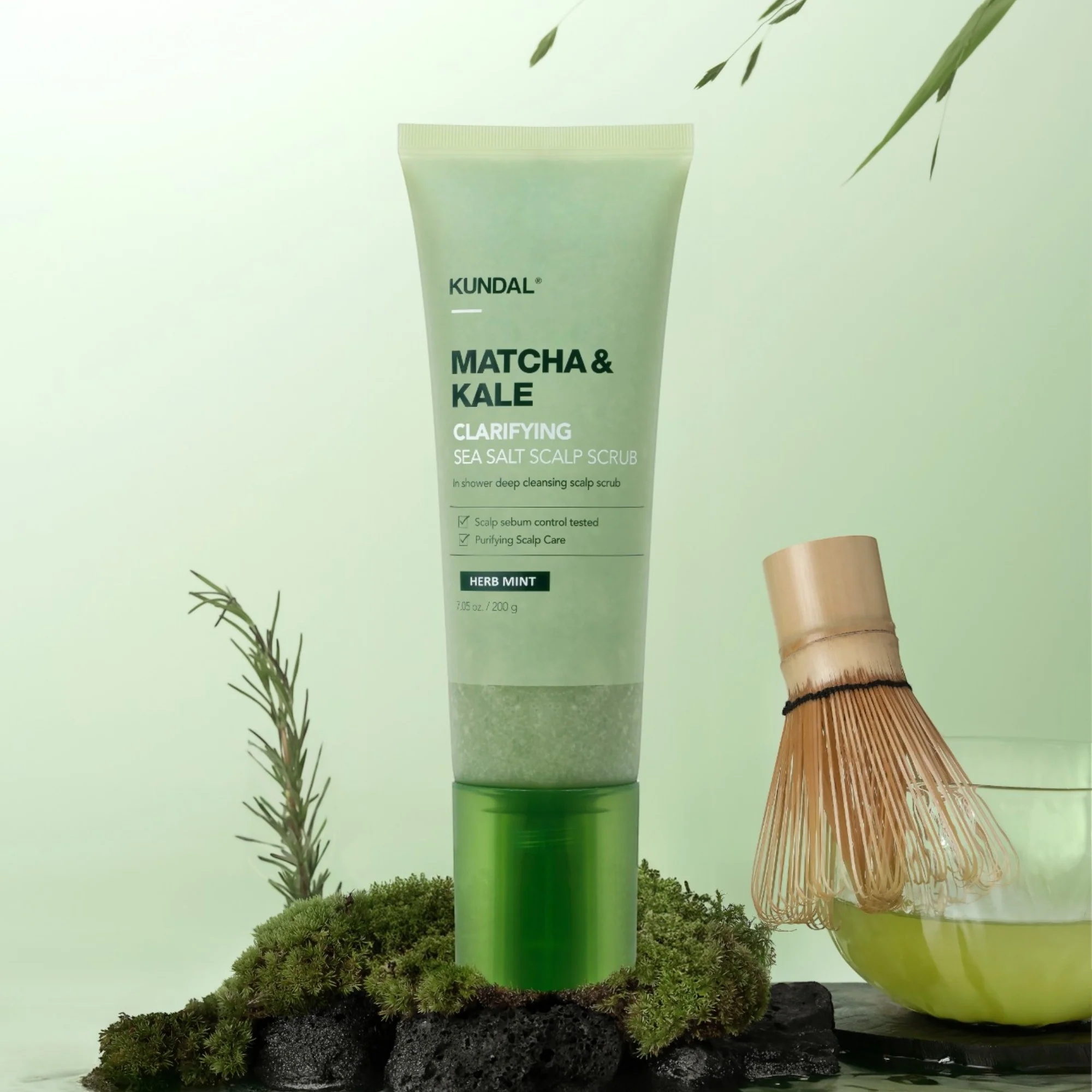 KUNDAL MATCHA&KALE CLARIFYING SEA SALT SCRUB Trychologiczny peeling do skóry głowy Herb Mint 200 g - Image 5