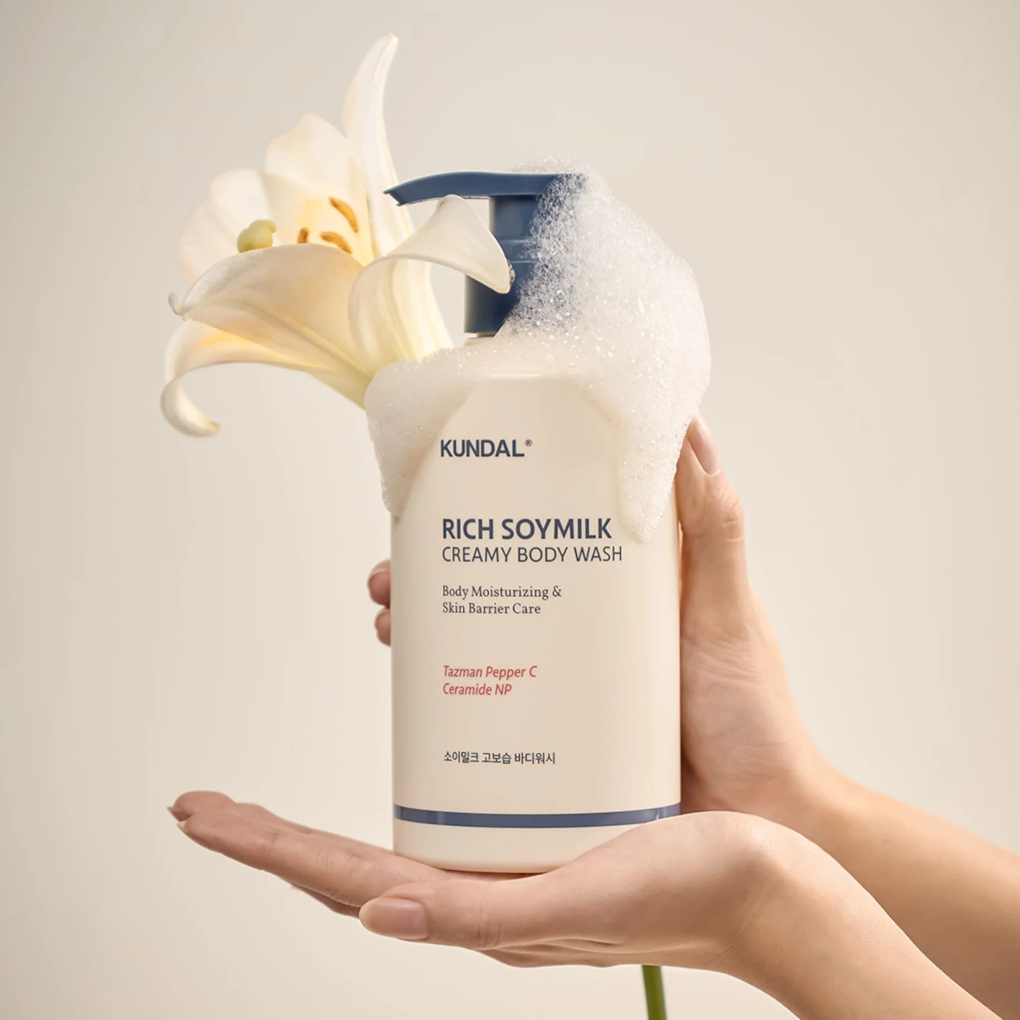 KUNDAL RICH SOYMILK CREAM Nawilżające mleczko pod prysznic Mellow Vanilla 500 ml - Image 3