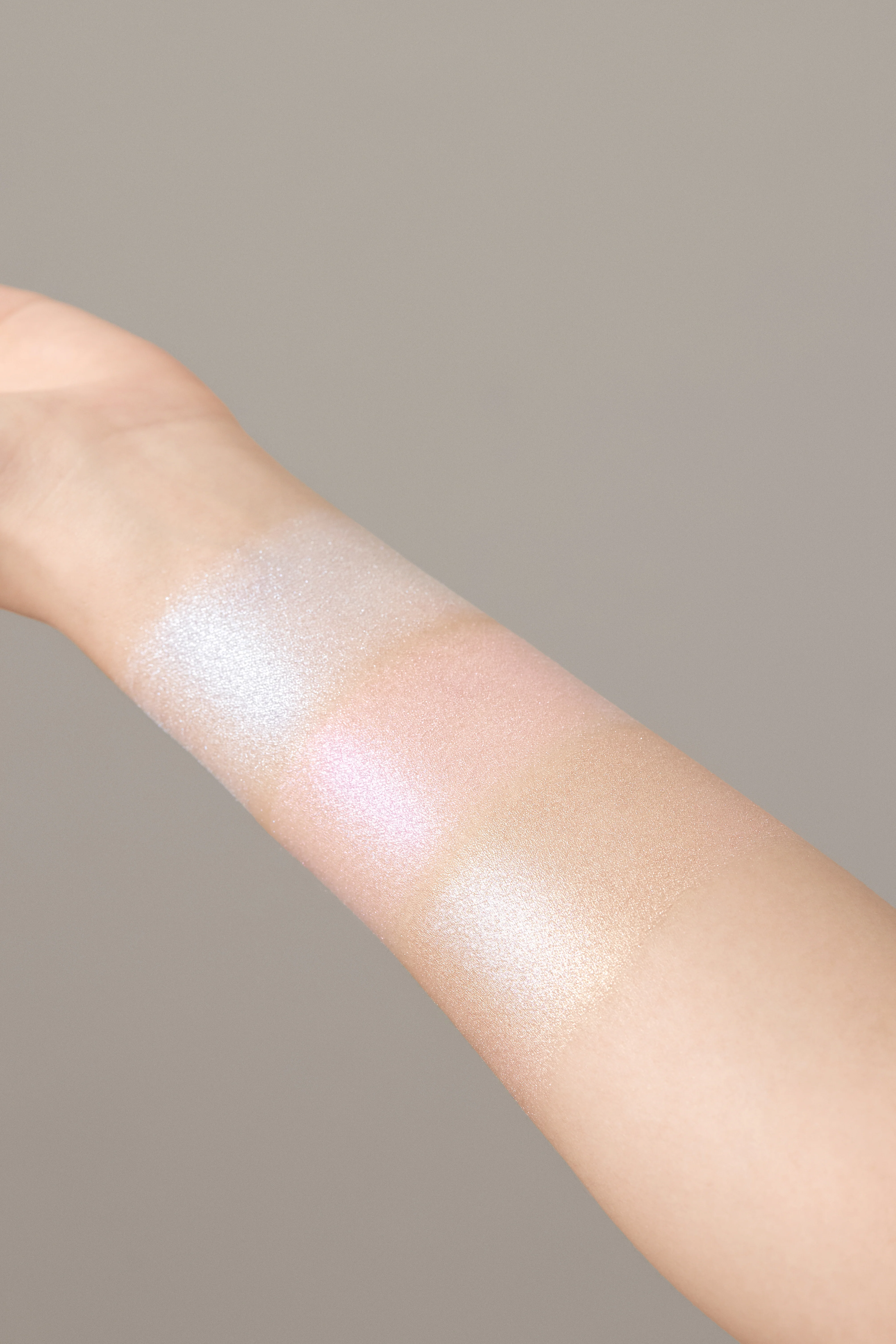 LAKA DREAMBEAM HIGHLIGHTER Rozświetlacz do twarzy o promiennym, świetlistym wykończeniu 2,8 g - Image 2