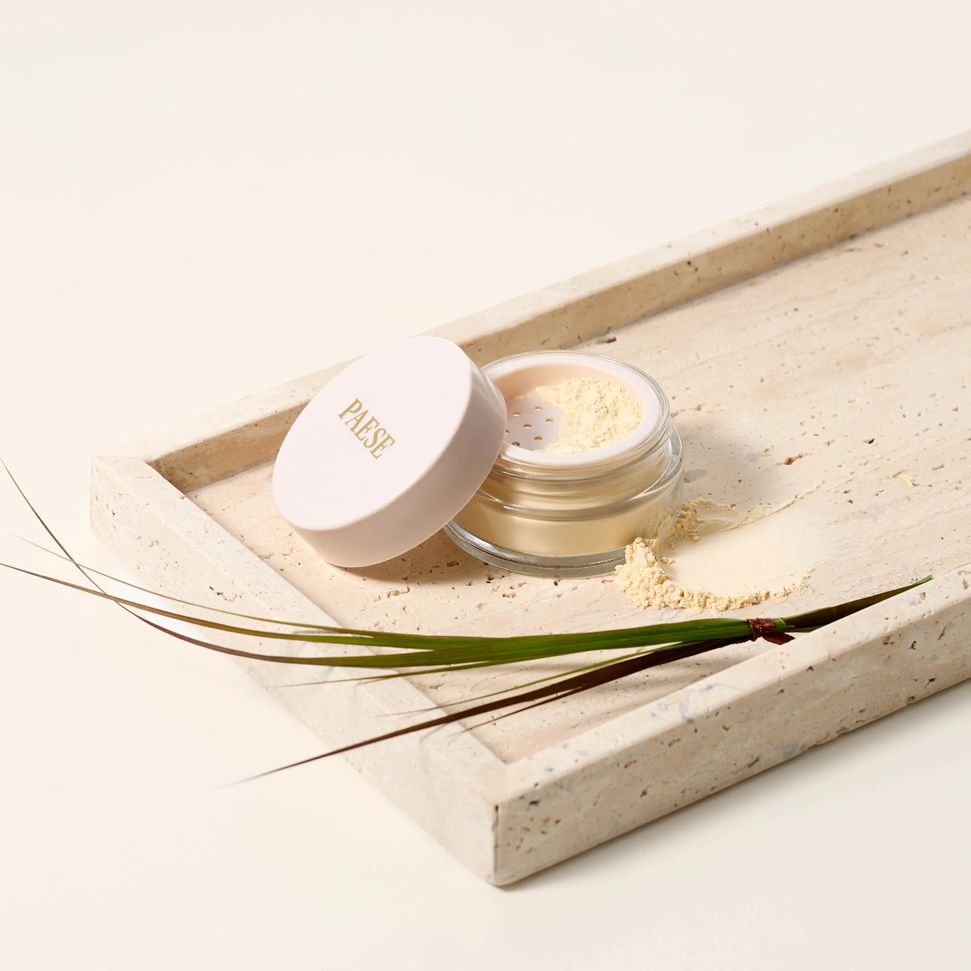 PAESE LONG COVER Puder sypki, utrwalający, Light Beige 6 g - Image 4